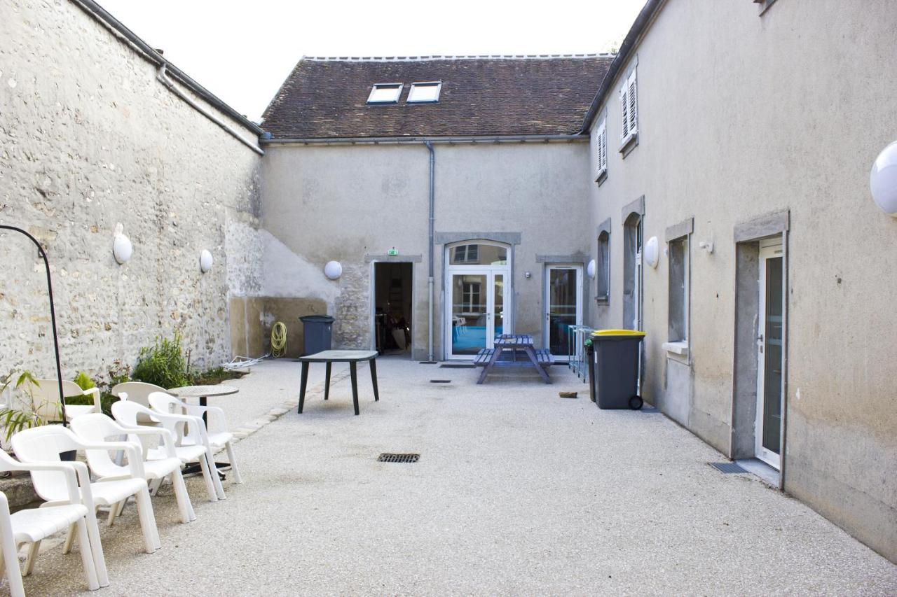 Fontaineblhostel & Near Fontainebleau Campsite *